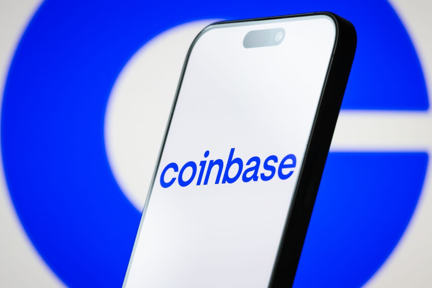 Coinbase raportează o pierdere de 394 milioane de dolari în 2026