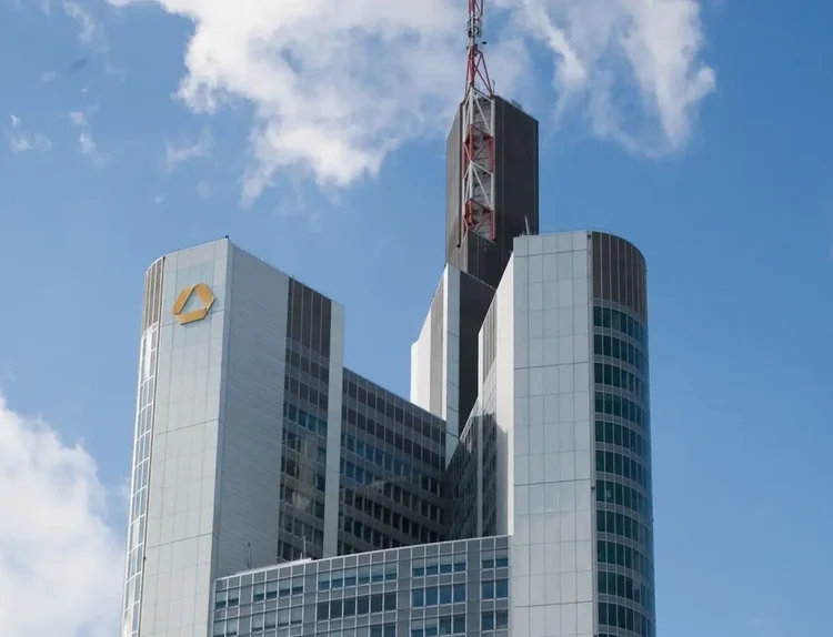 Commerzbank rămâne ferm înainte de oferta UniCredit