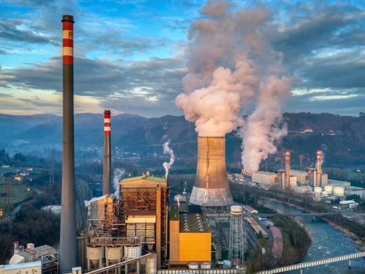 Emisiile de gaze cu efect de seră în UE: creștere de 0.9% în T4 2025