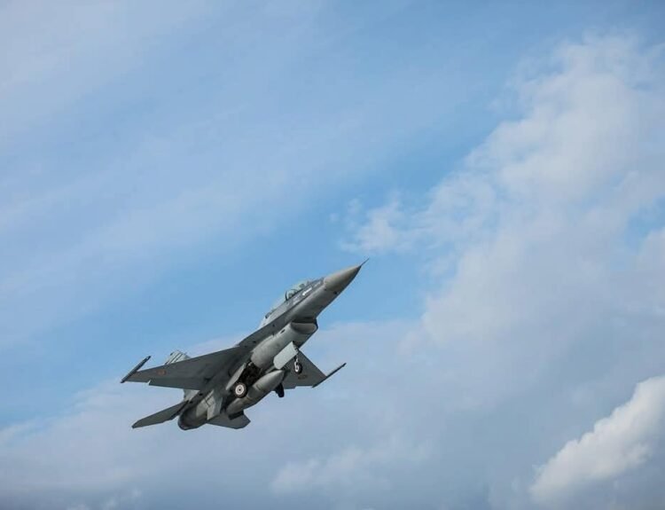 F-16 românesc doboară dronă în Estonia în misiune NATO