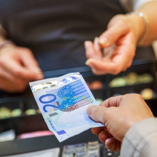 Inflația anuală în zona euro ajunge la 2.6% în 2026
