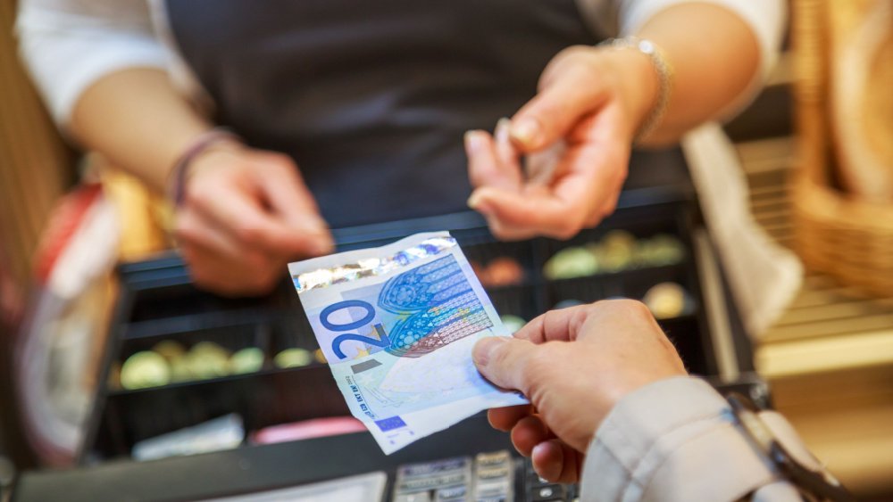 Inflația anuală în zona euro ajunge la 2.6% în 2026