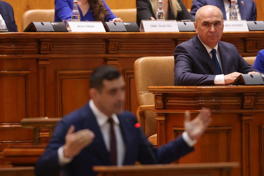Majoritatea românilor consideră că moțiunea PSD-AUR va agrava situația economică