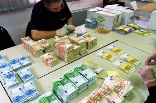 Rezervele valutare ale României scad: BNR cheltuie miliarde pentru leu