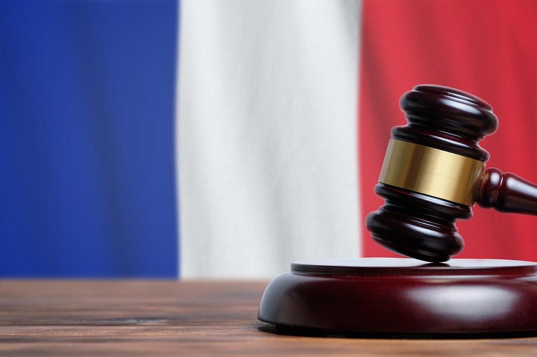 Români acuzați de furtul statuietelor de bronz din cimitirele franțuzești