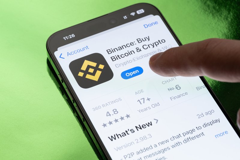 Binance va contacta utilizatorii din UE, inclusiv din România, în curând