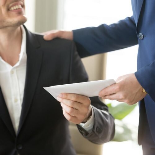 Majoritatea angajatorilor români oferă salarii diferite pentru roluri similare