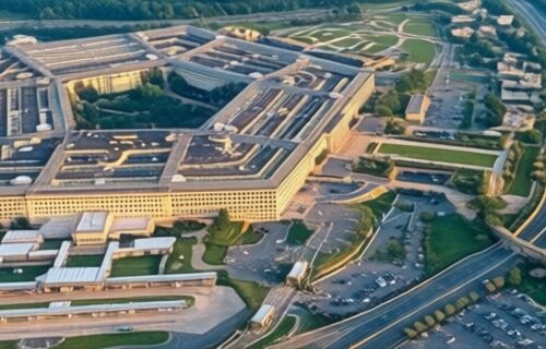 Pentagonul adaugă 188 de firme chineze pe lista neagră, inclusiv Alibaba și Baidu