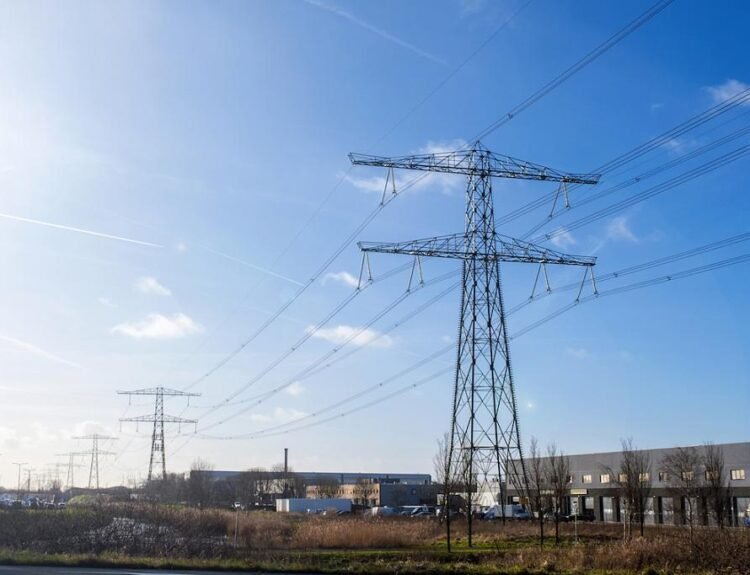 Producția de energie din România scade, iar sursele regenerabile cresc