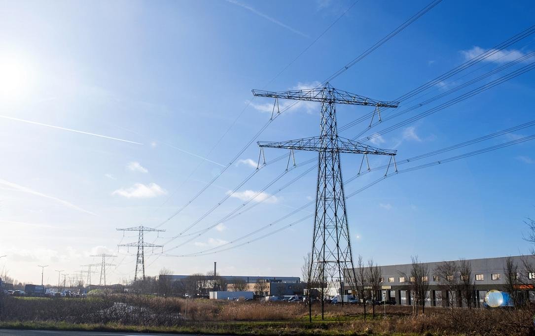 Producția de energie din România scade, iar sursele regenerabile cresc