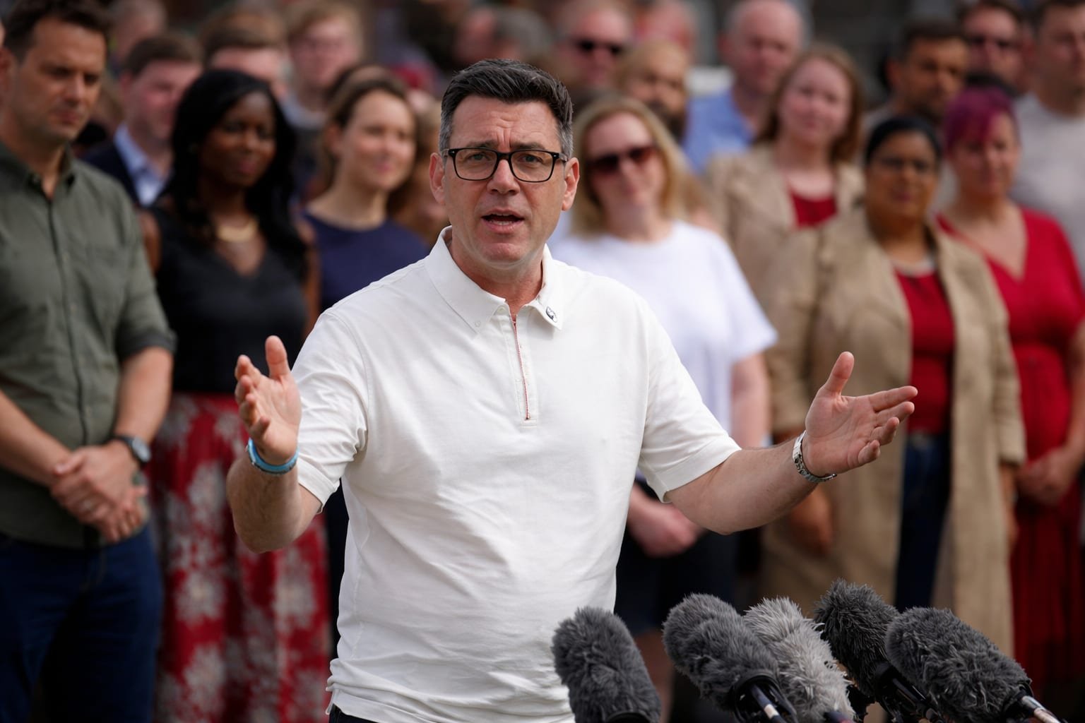 Andy Burnham: Provocările creșterii economice pentru națiune