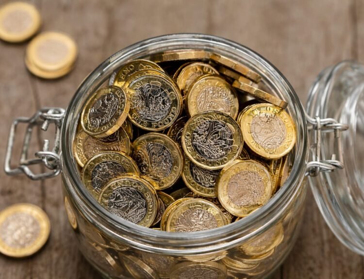 Dobânzi atractive de până la 8% la conturile de economii din Marea Britanie