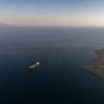 Fluxul de petroliere prin Strâmtoarea Hormuz s-a redus cu 66%, provocând riscuri economice majore