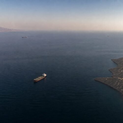 Fluxul de petroliere prin Strâmtoarea Hormuz s-a redus cu 66%, provocând riscuri economice majore