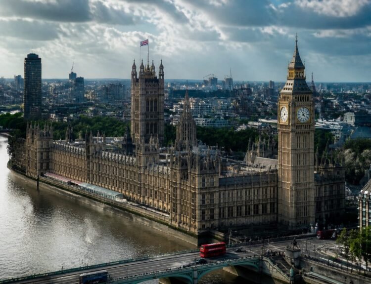 Londra își propune să atragă 33 de miliarde de lire sterline anual