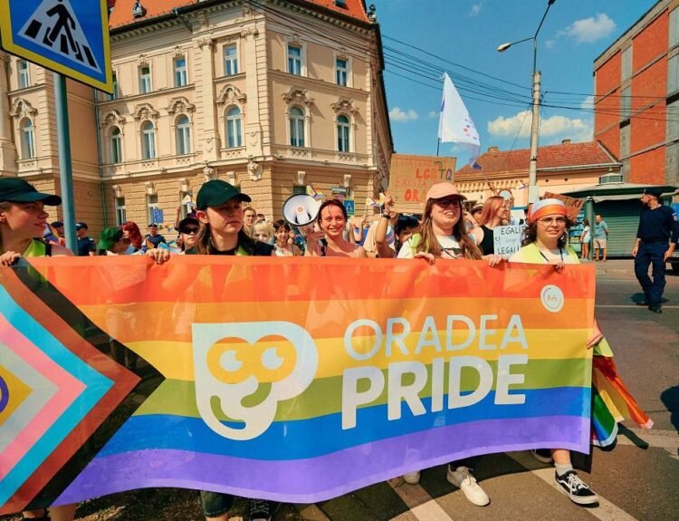 Peste 120 de organizații cer autorităților române să permită Oradea Pride