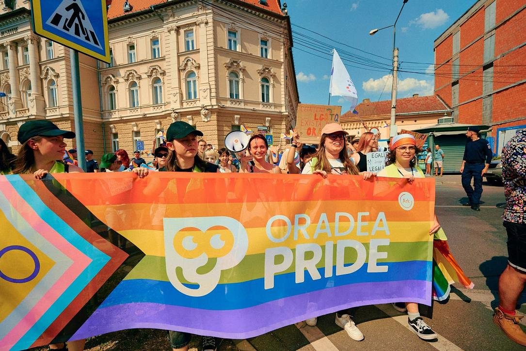 Peste 120 de organizații cer autorităților române să permită Oradea Pride