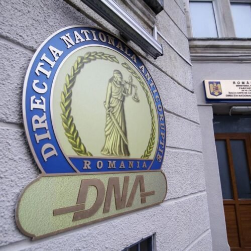 Procurorii anticuție rețin trei directori de companii de apărare de stat românești