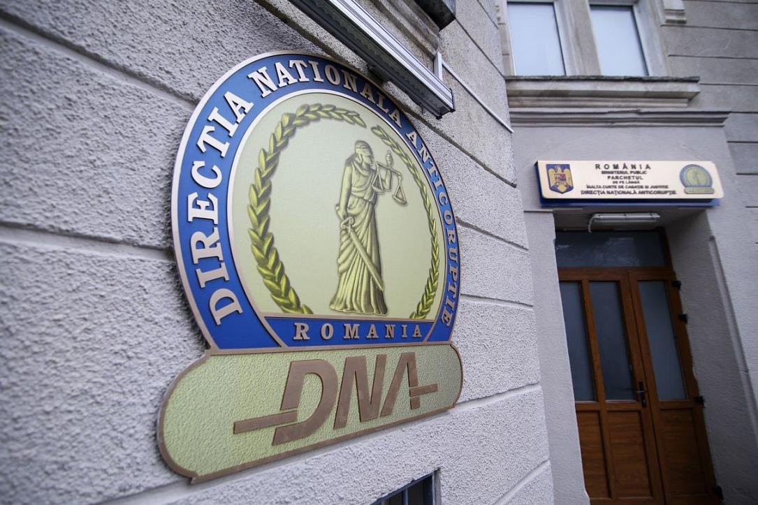 Procurorii anticuție rețin trei directori de companii de apărare de stat românești