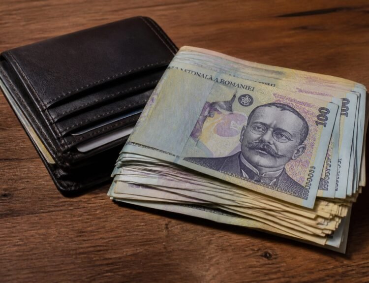 Salariul minim ajunge la 4.325 lei, cu un cost total de 4.418 lei