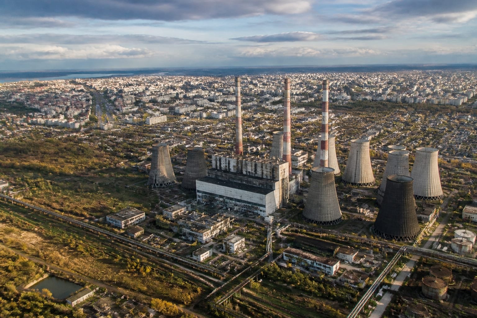 Trei oferte pentru centrala ELCEN de 427 milioane euro în România