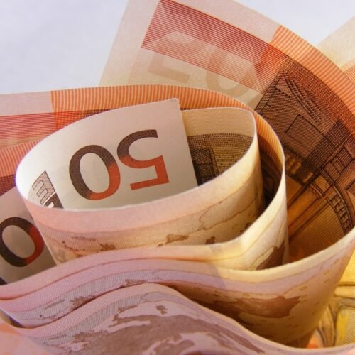 BCE ia în considerare majorarea dobânzilor din cauza inflației și conflictelor globale