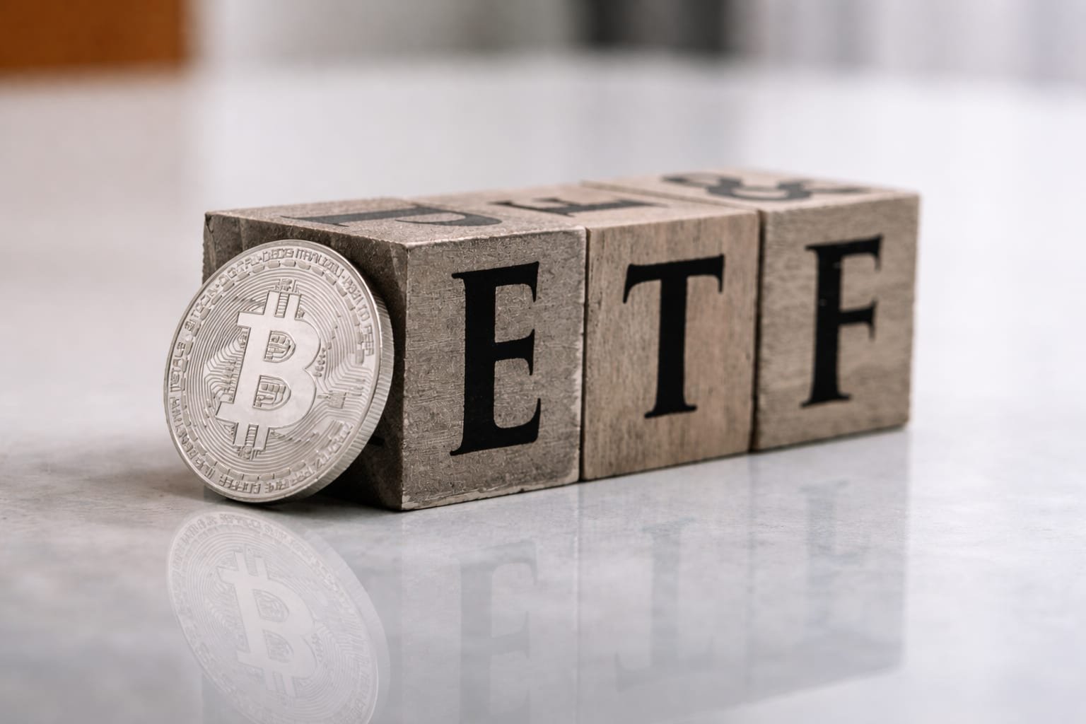 ETF-urile spot Bitcoin atrag 2,8 miliarde USD, presiunea crește pe derivatele cu levier