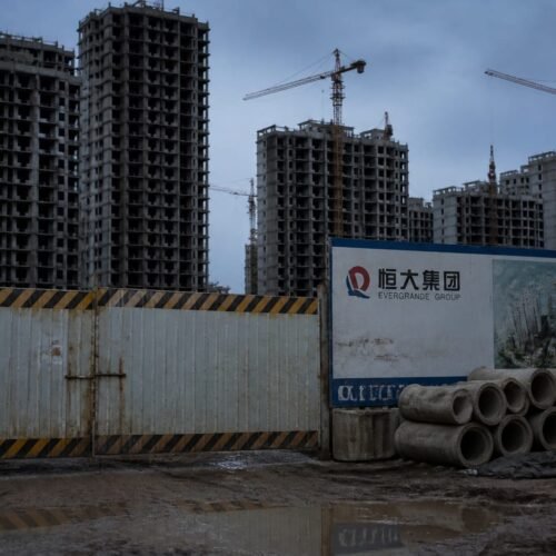 Evergrande, sancționat cu 15,82 miliarde de yuani pentru nereguli financiare