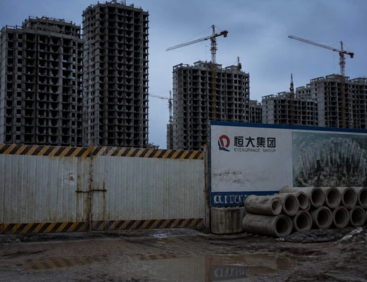 Evergrande, sancționat cu 15,82 miliarde de yuani pentru nereguli financiare