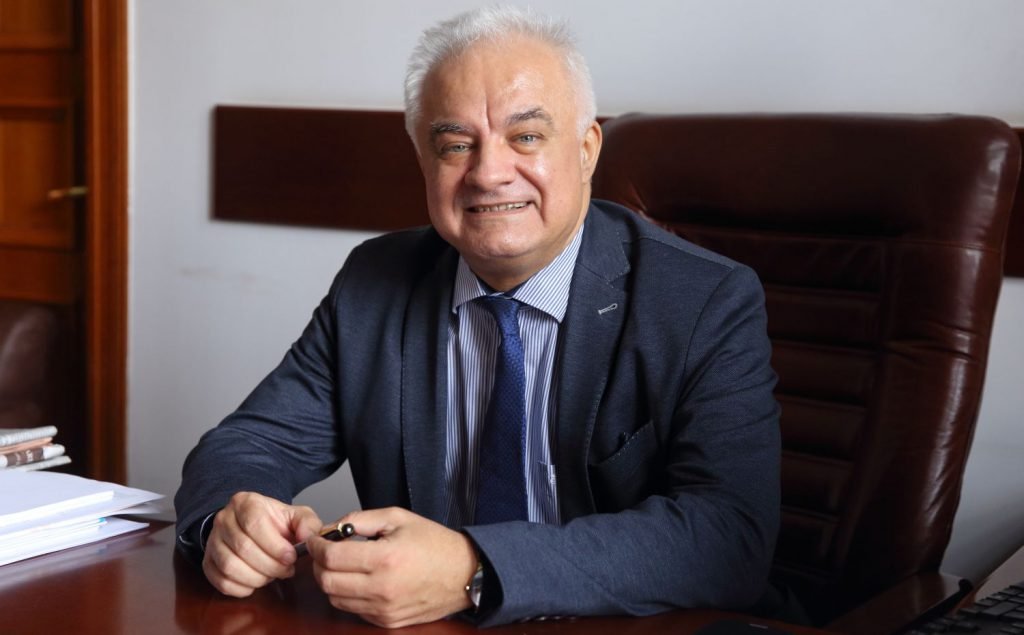 Fitch a reconsiderat retrogradarea ratingului României după discuții cu BNR