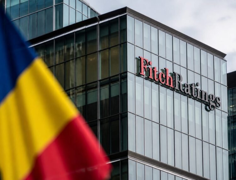 Fitch confirmă ratingul României la „BBB-”, evitând degradarea la „junk”