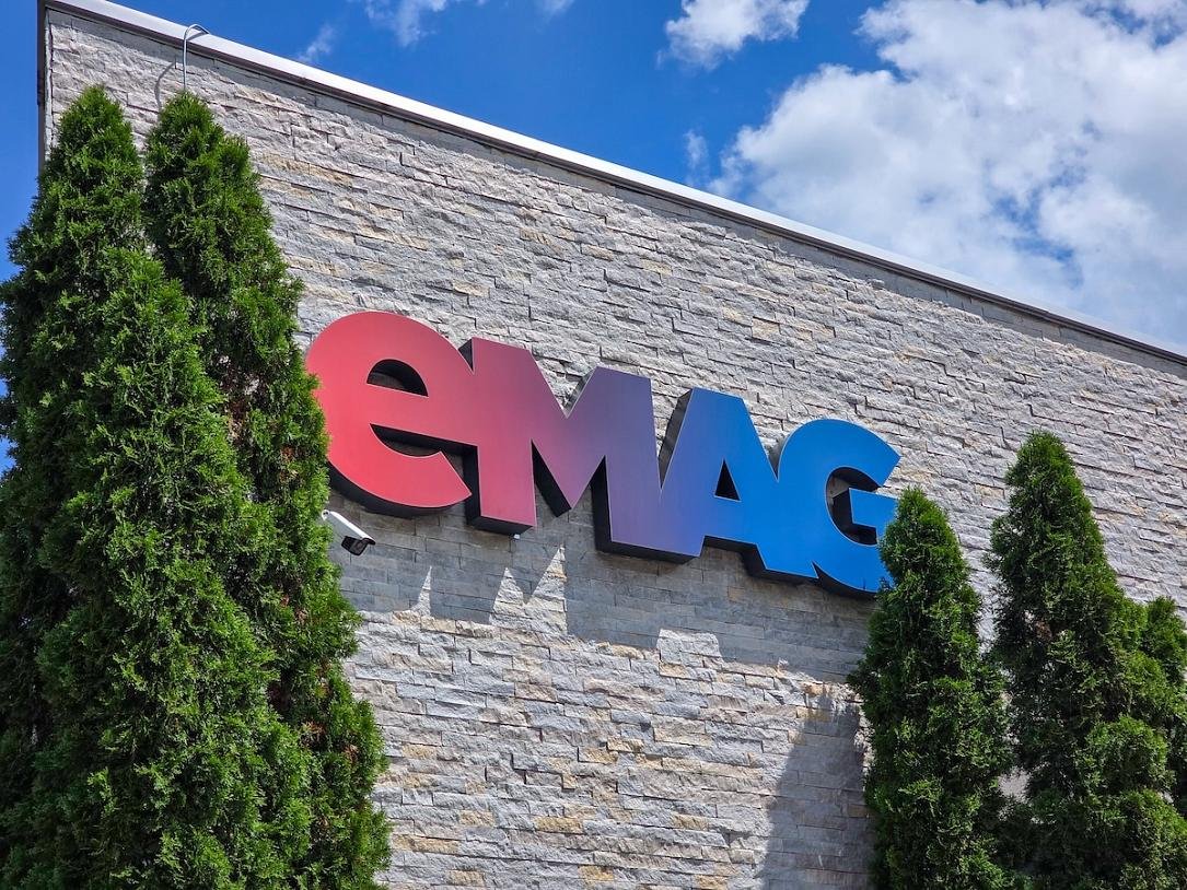 Naspers dobândește controlul total asupra eMAG după aprobarea UE