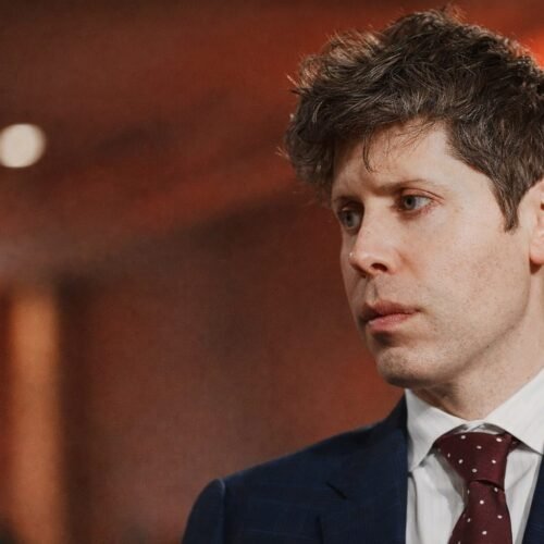 OpenAI suspendă antrenarea Astra: implicații pentru competiția cu Anthropic