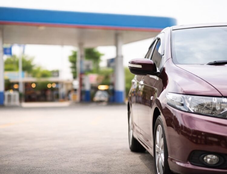 Plafonarea marjelor la carburanți: Efecte asupra consumatorilor și pieței petrolieră