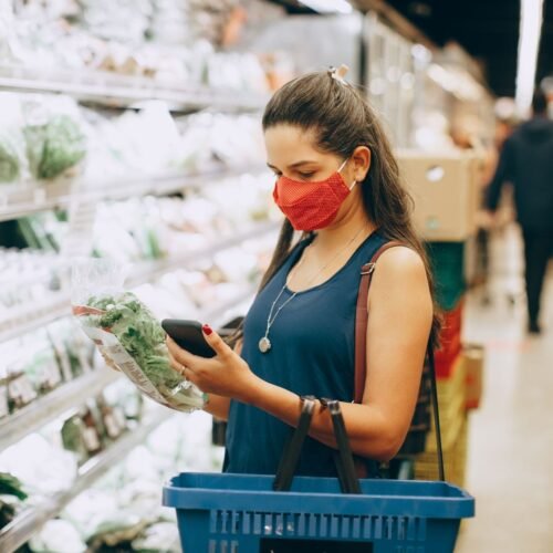 Alimentele s-au scumpit cu 53%, dar salariul minim permite mai multă hrană