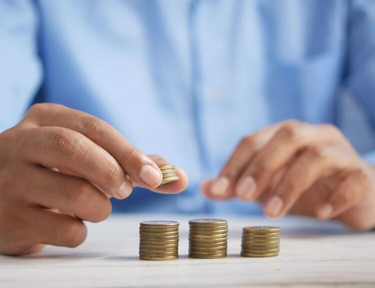 Costul muncii în România rămâne la 13,6 euro pe oră, dar se scurtează avantajul față de UE