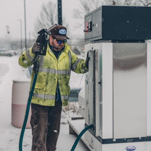 Creditul pentru carburanți, disponibil pentru firme în 24 de ore, garantat 80% de stat