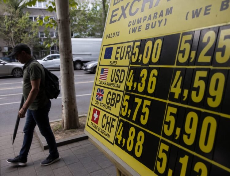 Euro a atins 5,2788 lei, iar Adrian Codîrlașu sugerează vânzări de obligațiuni în lei