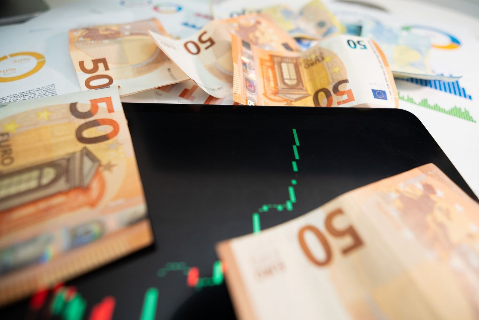 Euro atinge 5,2644 lei pe 18 septembrie 2026: Impact asupra salariilor și chiriilor