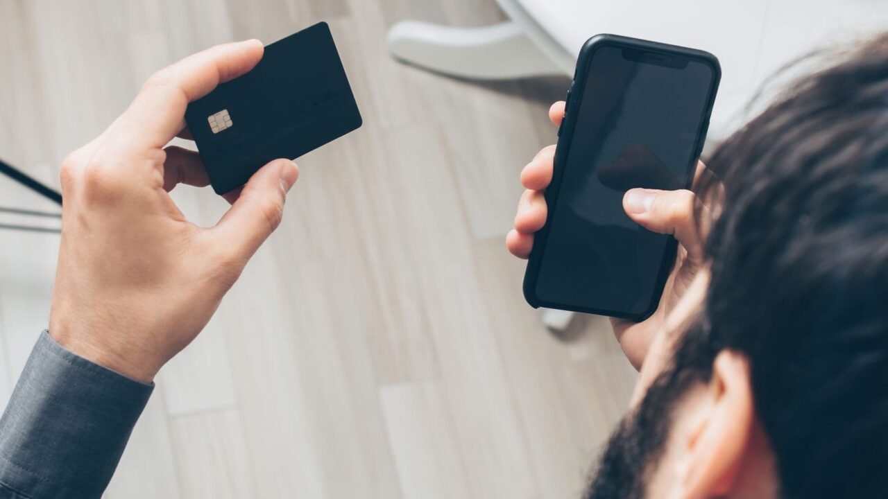 Fraudă cu e-mailuri guvernamentale, alertă de la Revolut pentru utilizatori