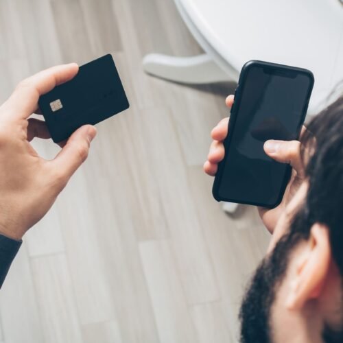 Fraudă cu e-mailuri guvernamentale, alertă de la Revolut pentru utilizatori