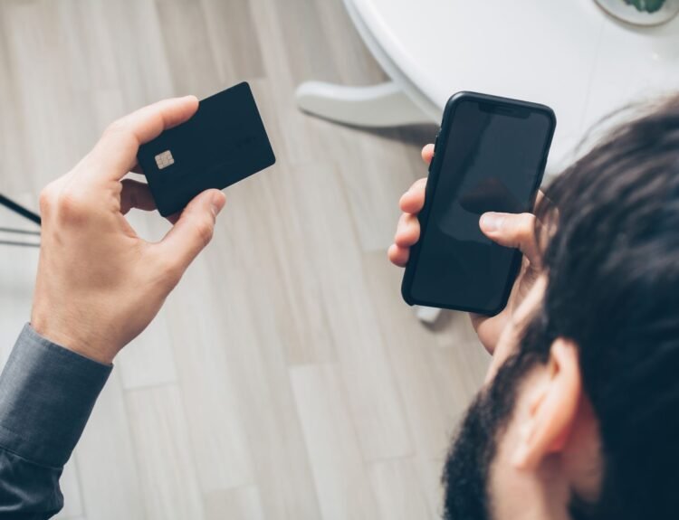 Fraudă cu e-mailuri guvernamentale, alertă de la Revolut pentru utilizatori