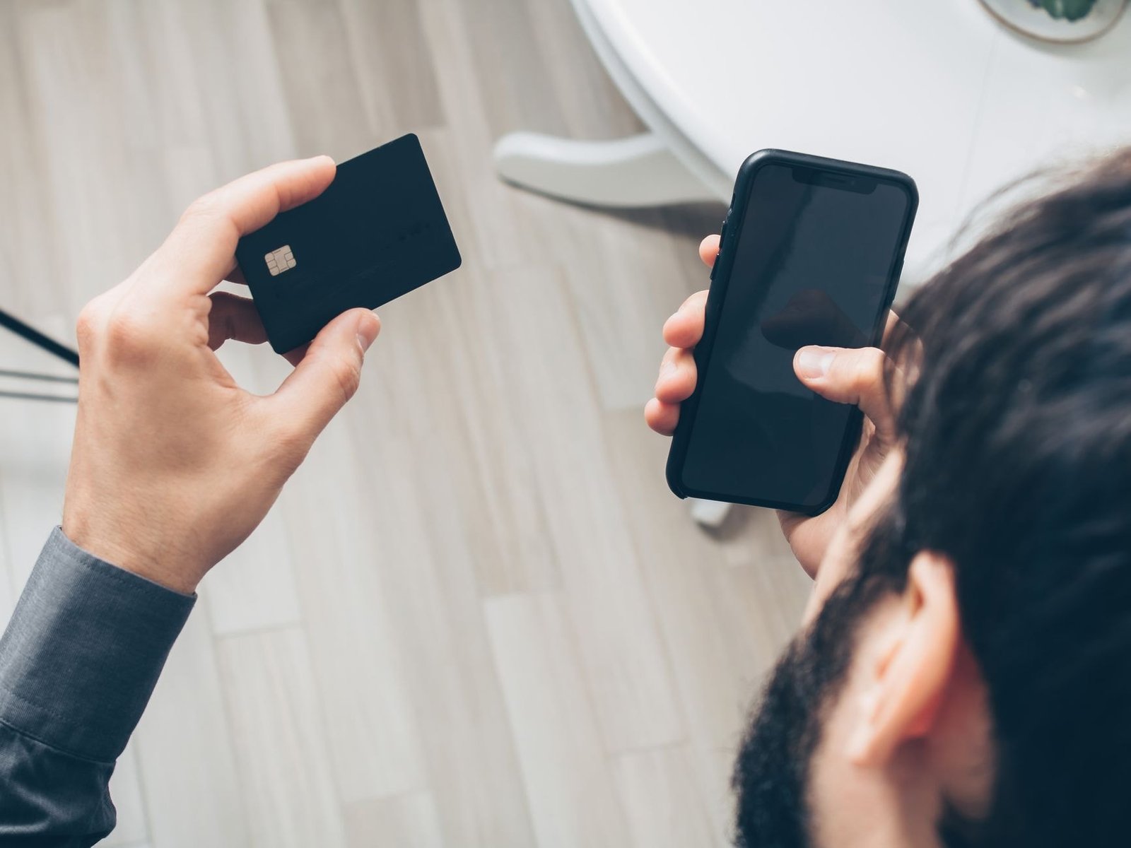 Fraudă cu e-mailuri guvernamentale, alertă de la Revolut pentru utilizatori