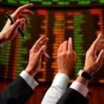 Peste 8 milioane de români au acțiuni în Petrom, Hidroelectrica și BT