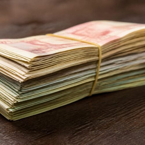 Plafon nou pentru plățile în numerar: 10.000 lei la comercianți, 50.000 lei între persoane fizice