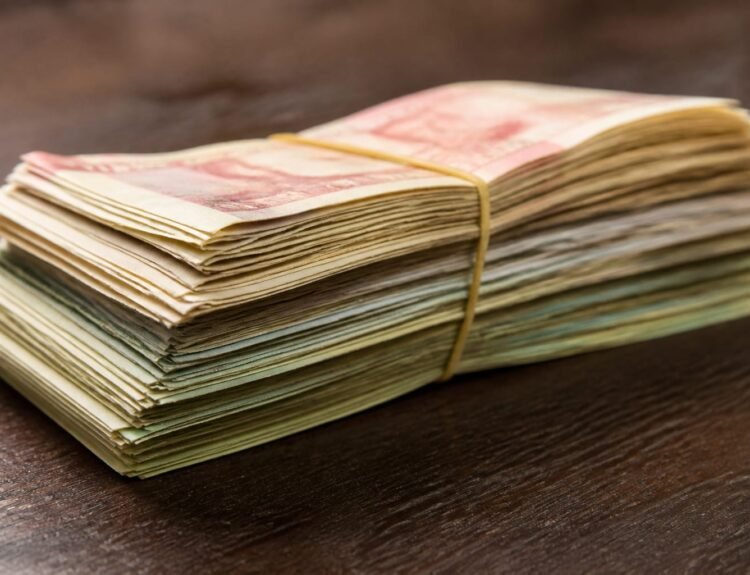 Plafon nou pentru plățile în numerar: 10.000 lei la comercianți, 50.000 lei între persoane fizice