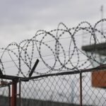 Progres în combaterea relelor tratamente în închisori, dar supraaglomerarea continuă în România