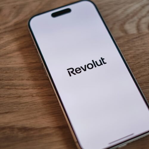 Revolut lansează un asistent personal: funcții inovatoare pentru utilizatori