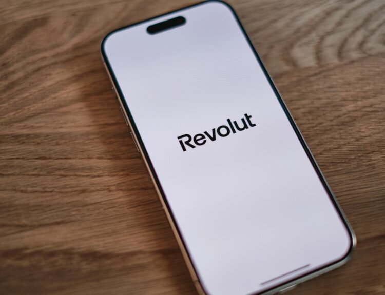 Revolut lansează un asistent personal: funcții inovatoare pentru utilizatori