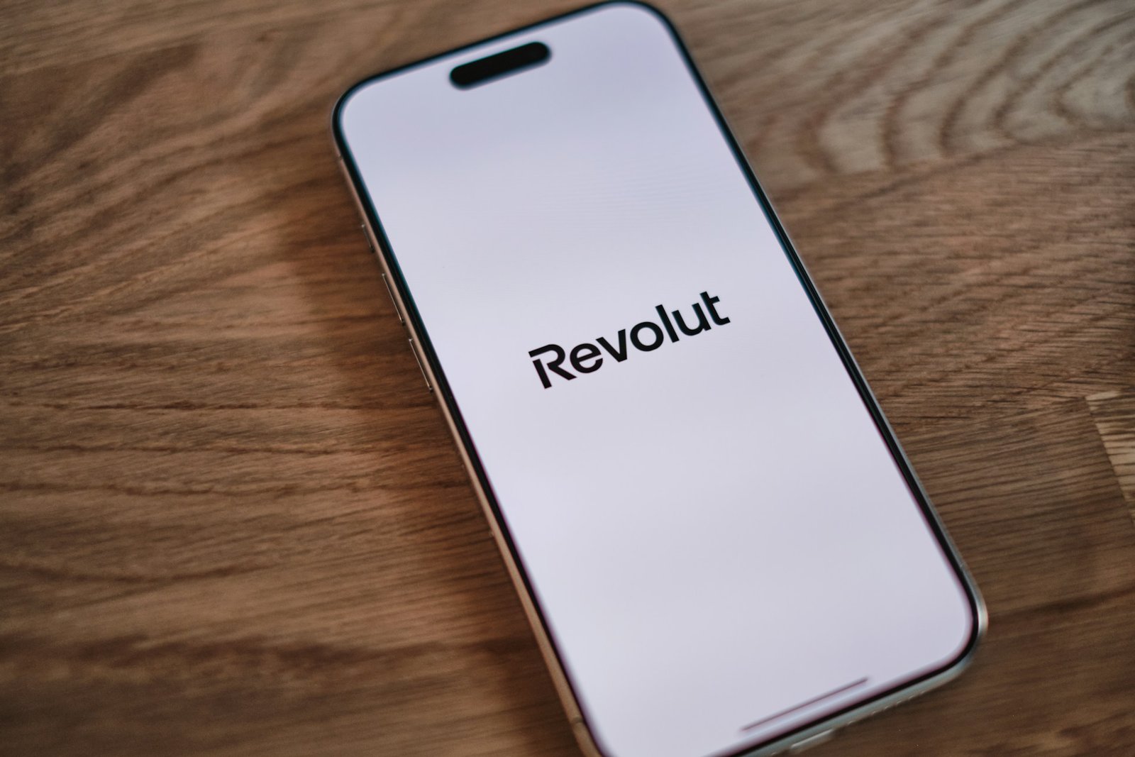Revolut lansează un asistent personal: funcții inovatoare pentru utilizatori